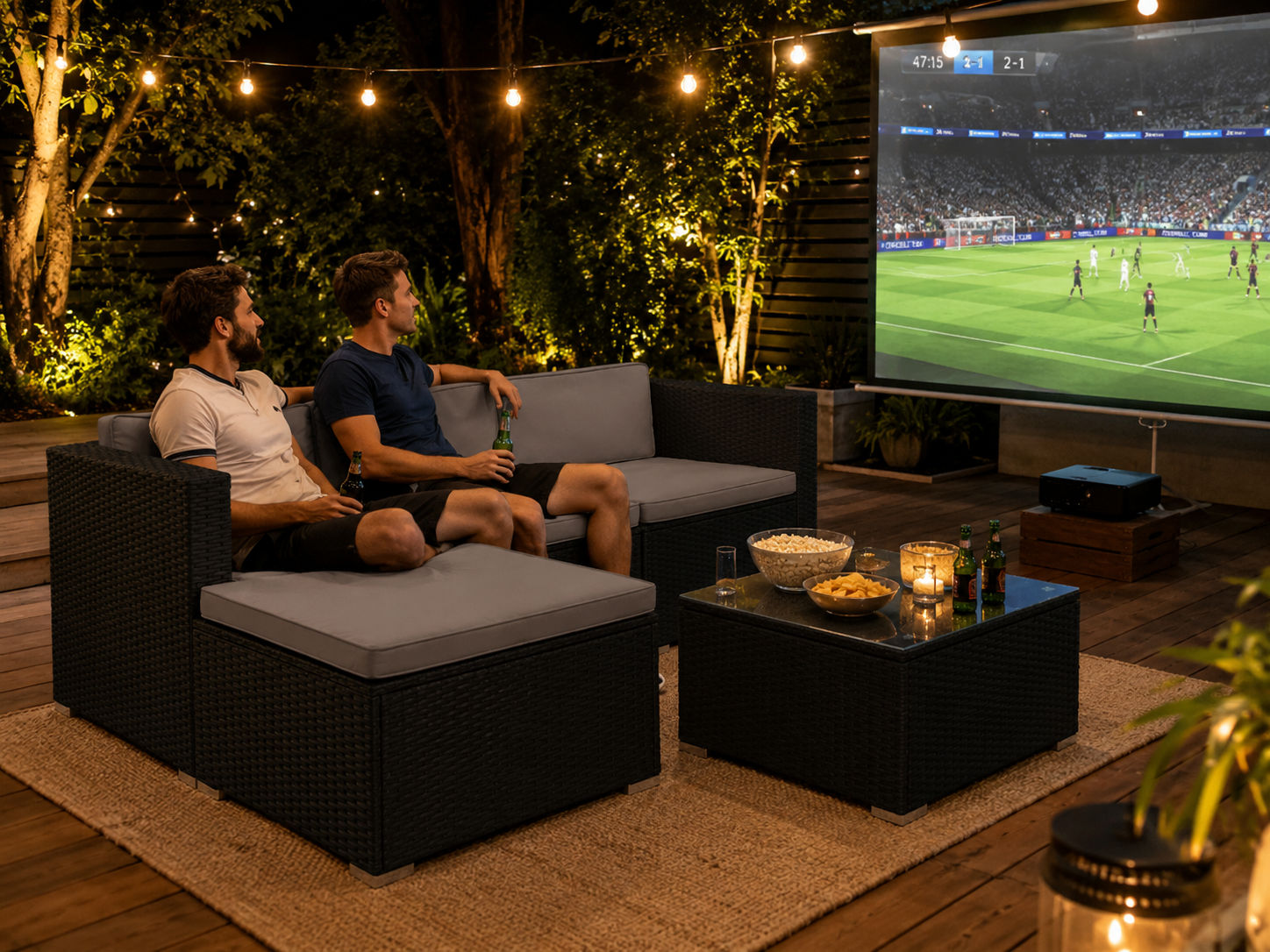Zahradní lounge a sedací souprava v letní zahradě